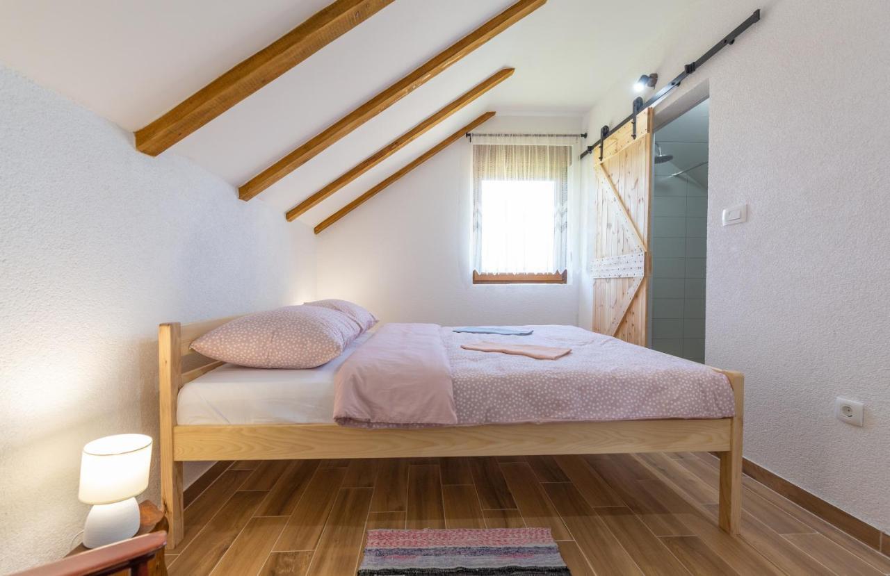 Kuca Trota - Sauna, Hot Tub Otočac Buitenkant foto