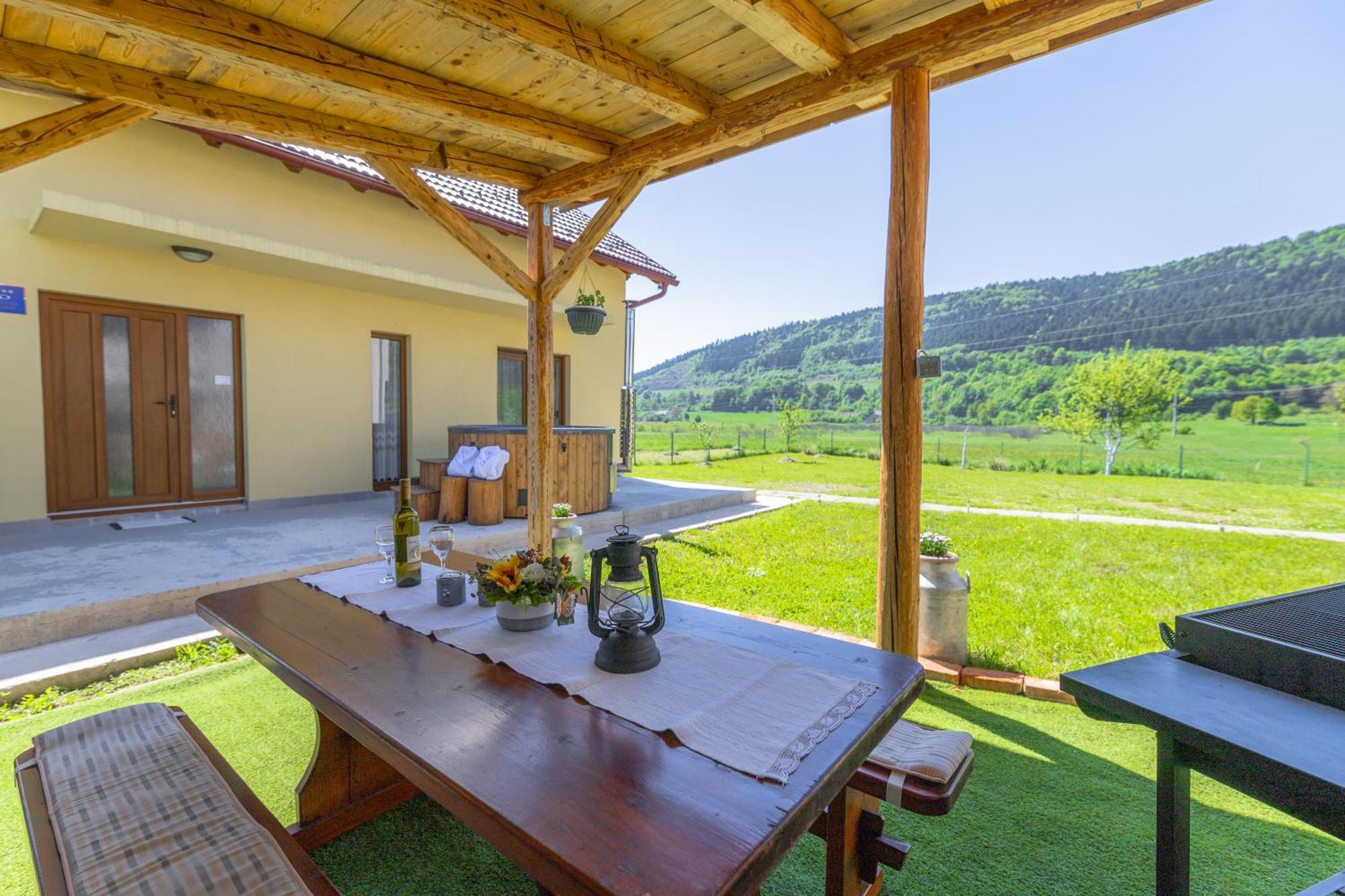 Kuca Trota - Sauna, Hot Tub Otočac Buitenkant foto