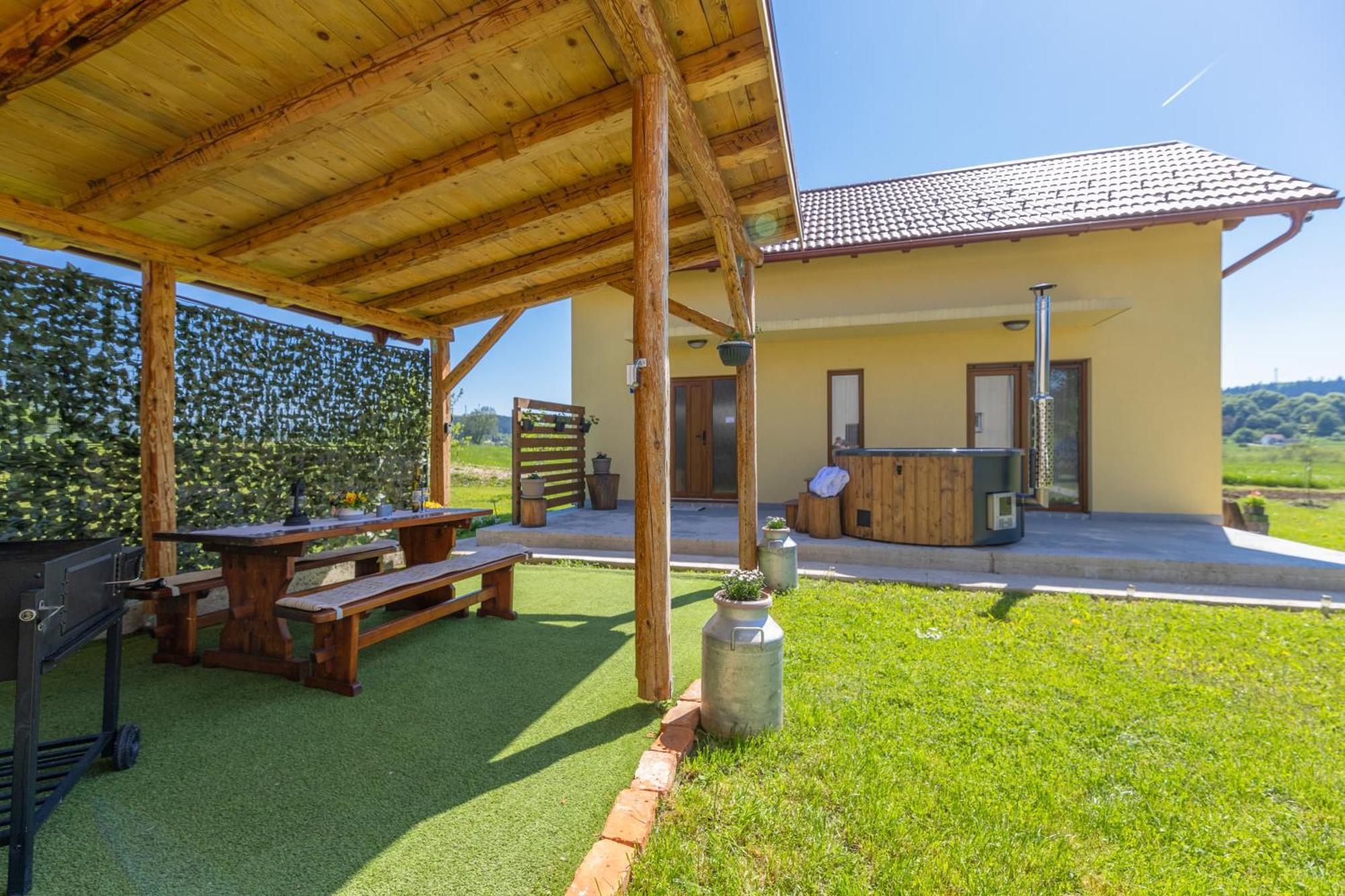 Kuca Trota - Sauna, Hot Tub Otočac Buitenkant foto